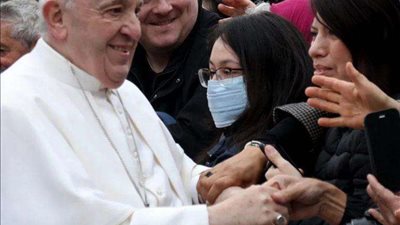 بابا الفاتيكان: وباء كورونا لابد أن يوقظ الرغبة في الخدمة وعمل الخير