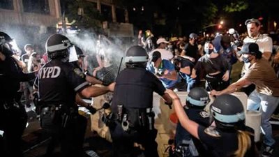 عمدة أتلانتا تفصل ضابطين بسبب استخدام القوة المفرطة ضد المتظاهرين