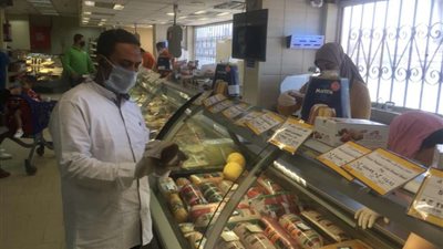 ضبط 80 كيلو لحوم ودواجن فاسدة بمول شهير بالمنصورة