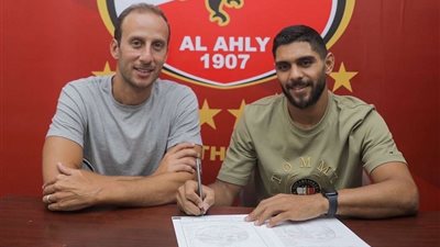أخرهم شادي حسين.. صفقات الأهلي في الموسم الجديد