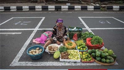 إندونيسيا تبتكر طريقة جديدة لفتح الأسواق الشعبية في ظل تواجد كورونا