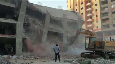 محافظ الجيزة: إزالة 16 عقار مخالف حتى سطح الأرض وضبط المخالفين