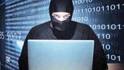 بسبب الفيديوهات.. عضو لجنة مكافحة كورونا يفتح النار على السوشيال ميديا