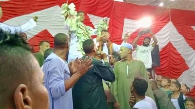 عريس يجمع نصف مليون جنيه 