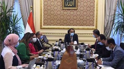 رئيس الوزراء يُتابع مع وزيرى السياحة والطيران المدني إجراءات حركة السياحة الوافدة