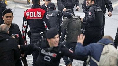 تركي يعتدي بالضرب على مغربية في تاكسي.. وهذا ما حدث معه