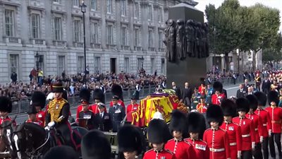 ساعة بيج بن تدق أجراسها وداعا للملكة إليزابيث الثانية.. فيديو