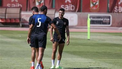 أكرم  توفيق يلفت الأنظار في الفحوصات البدنية للاعبي الأهلي