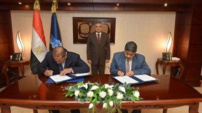 أسامة ربيع يشهد توقيع مذكرة تفاهم بين قناة السويس و شركة الترسانة البحرية