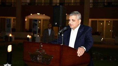 أسامة ربيع يشيد بمرشدي هيئة قناة السويس ويثمن دورهم في تجاوز التحديات المختلفة