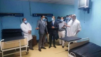 بالصور.. نائب محافظ سوهاج واللجنة المشكلة يتفقدون معهد القلب والجهاز الهضمي