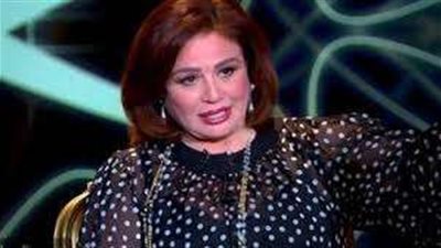رافعينها في وشنا.. إلهام شاهين تهاجم مصوري جنازات الفنانين