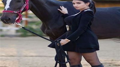 من على حمام السباحة.. جيهان خليل تخطف أنظار متابعيها (صور)