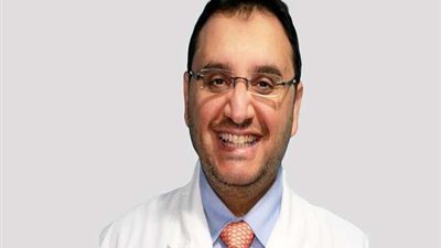 استشاري أمراض معدية يحذر من سيناريو مؤلم لإصابات كورونا