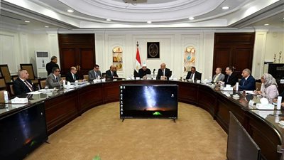 وزيرا الإسكان والأوقاف يناقشان عدداً من الموضوعات المشتركة بين الوزارتين