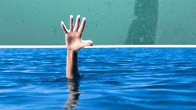 بالأسماء.. مصرع شابين غرقاً داخل حمام سباحة في البحيرة