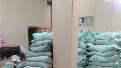 ضبط 9طن دقيق مدعم فى المنيا قبل بيعها بالسوق السوداء | صور