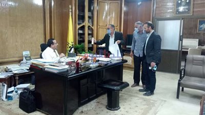 محافظ شمال سيناء يؤكد علي أهمية مهنة الصيدلة.. ويطالب بزيادة الصيدليات التي تعمل 24 ساعة