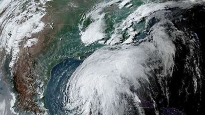 إجلاء سكان مناطق ساحل لويزيانا قبل عاصفة استوائية بأمريكا.. (فيديو)