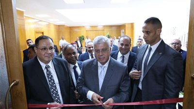 وزير التعليم العالي يرأس اجتماع مجلس إدارة المركز القومي للبحوث