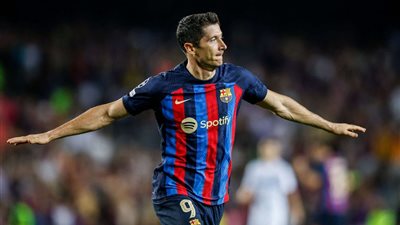 ليفاندوفسكي يفسر عدم تسجيله للأهداف في لقاء برشلونة والبايرن بدوري أبطال أوروبا