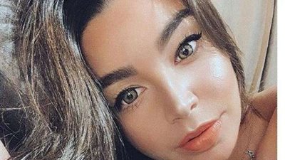 بصورة قديمة مع والديها .. الراقصة جوهرة تسترجع ذكريات الماضي  .. صورة