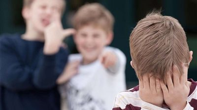 الإفتاء توضح حكم الاستهزاء بمرض الآخرين.. مجرم قانونا