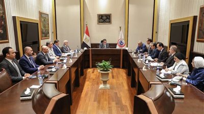 وزير الصحة يتابع الموقف التنفيذي لخطة تطبيق التأمين الصحي الشامل الجديد