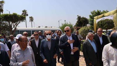محافظ كفر الشيخ يشهد إجراء القرعة العلنية لمشروع عربات الطعام .. تفاصيل