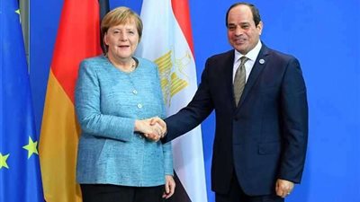 السيسي وميركل يبحثان هاتفيا الوضع في ليبيا