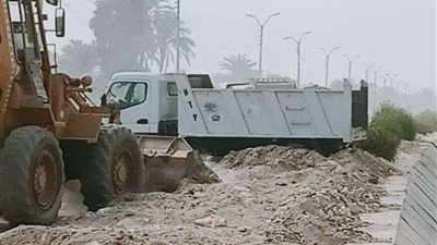 رئيس مدينة الواسطى يتابع سير العمل بالمصالح والجهات الحكومية لتطوير ورفع مخلفات الشوارع