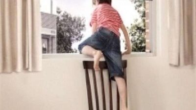 إصابة طفلة سقطت من شباك منزلها بالدقهلية