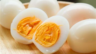 تناول البيض خطر يهدد حياة البعض.. تعرف على بدائله
