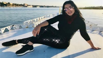 شاهد| سمية الخشاب تثير الجدل بأحدث ظهور لها من على البحر