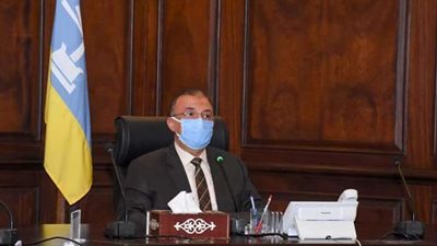 محافظ الإسكندرية يكلف رؤساء الأحياء بوضع حلول غير تقليدية لأوضاع الأسواق العشوائية