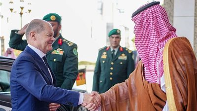 محمد بن سلمان يستقبل المستشار الألماني شولتس في جدة
