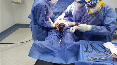 بالصور.. إجراء أول ولادة قيصرية لأم مصابة بكورونا بمستشفى الحجر الصحي بقها