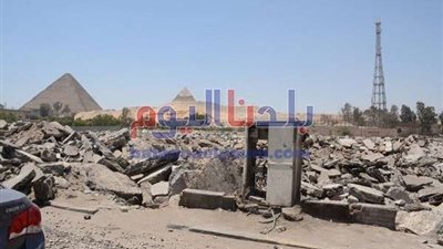 بالصور.. تطوير ورصف الطريق المؤدي إلى الأهرامات لخدمة المتحف الكبير