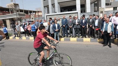 محافظ بني سويف ووزير الشباب والرياضة يطلقان شارة بدء ماراثون الدراجات من أمام ديوان عام المحافظة