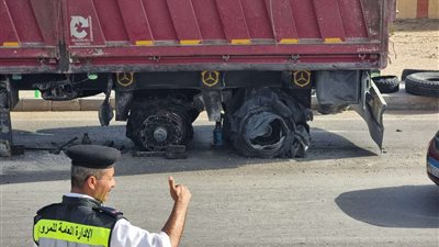 كثافات مرورية على طريق الإسكندرية الصحراوى بسبب سيارة نقل