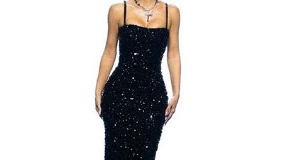 ملابس داخلية شفافة.. كيم كارداشيان تثير ضجة في ميلانو