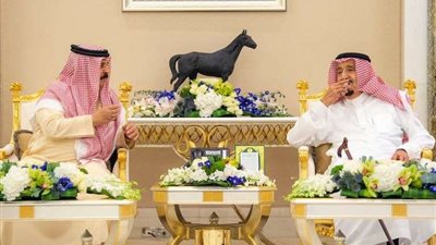 الملك سلمان يستقبل عاهل البحرين في جدة