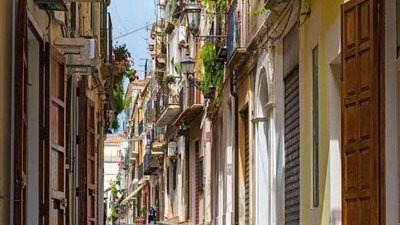 عرض مغرٍ.. قرية تبيع منازلها مقابل يورو واحد بـ