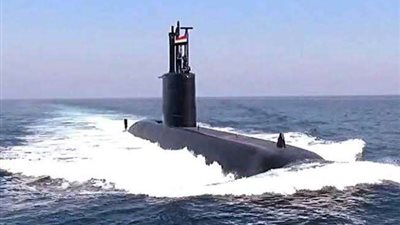 شاهد.. حريق ضخم في غواصة نووية فرنسية