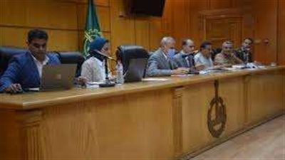 محافظ القليوبية يعقد اجتماعا لتقييم المشروعات الخضراء الذكية