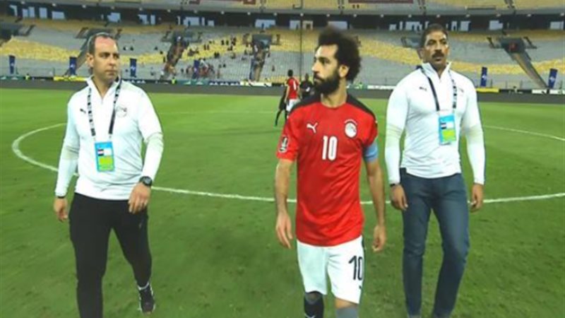 محمد صلاح وطاقم الحراسة
