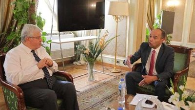 وزير التعليم العالي يلتقي مدير اليونسكو للعلوم لبحث التعاون المُشترك