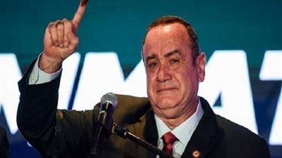 فيروس كورونا يقترب من رئيس جواتيمالا