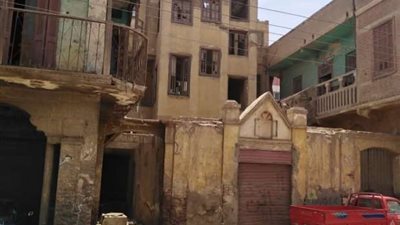 أسراب من الخفافيش تهاجم منزلا مهجورا بطوخ