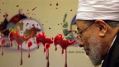 أحلّ التفجيرات وأفتى بقتل المتظاهرين.. أبرز الفتاوي الإرهابية للقرضاوي